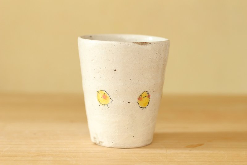 粉引きひよこのカップ - 花瓶・植木鉢 - 粘土 ホワイト