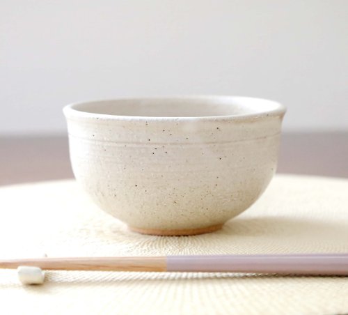 AmetsuchiKaoru Handwork & Art Studio 赤陶土と白マット釉の飯碗 １