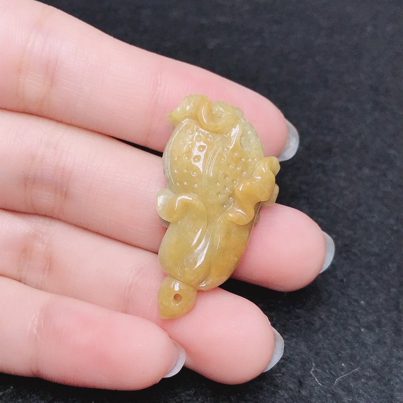 飄黃翡翠巧雕白菜 | 天然緬甸A貨翡翠 | 送禮 - 吊飾/掛飾 - 玉石 多色