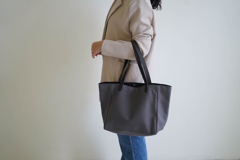 Simple Side Bag・M・Dark Grey - กระเป๋าแมสเซนเจอร์ - ผ้าฝ้าย/ผ้าลินิน สีเทา