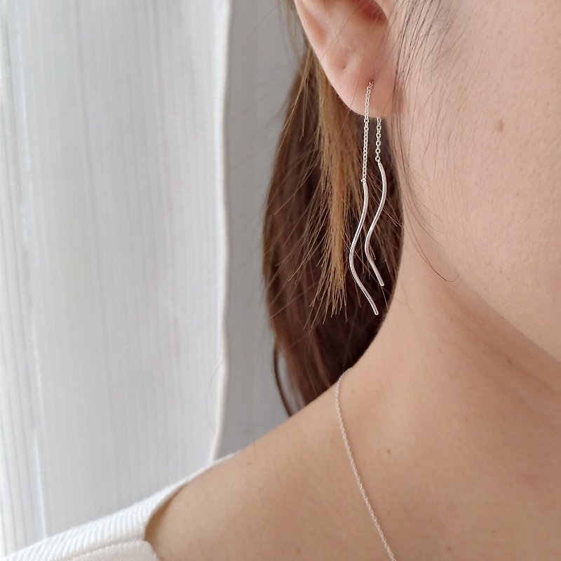 Sterling Silver Wavy Threader Earrings - ต่างหู - เงินแท้ สีเงิน