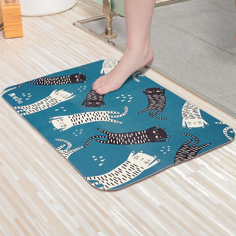 【マスター】10秒トップ吸水ソフト珪藻土吸水フロアマット 怠惰な猫の世界 (60x40cm) - 絨毯・カーペット - その他の素材 