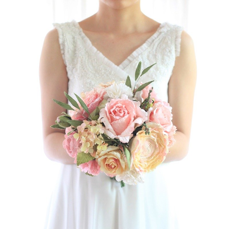 MB208 : Wedding Paper Flower Medium Flower Bridal Bouquet Lively Roses&Carnations Size 10.5"x16" - 木工/竹藝/紙雕 - 紙 粉紅色