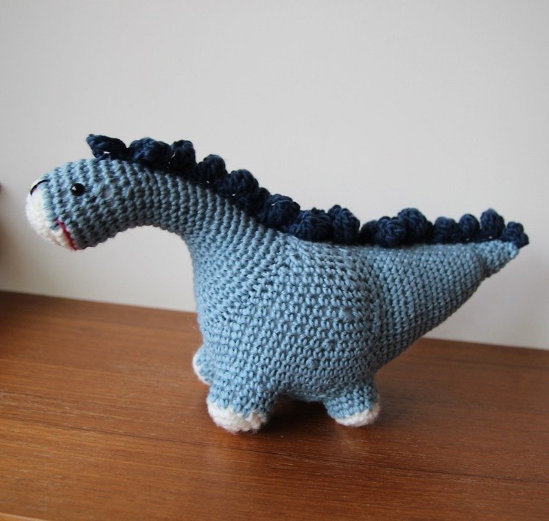 Amigurumi crochet doll: blue dinosaur, long neck dragon - ตุ๊กตา - วัสดุอื่นๆ สีน้ำเงิน