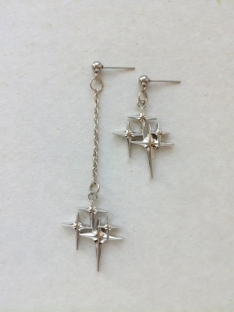 Asymmetrical silver star earrings Mismatched earrings Gothic Grunge style Gift - Earrings & Clip-ons - Other Metals Silver