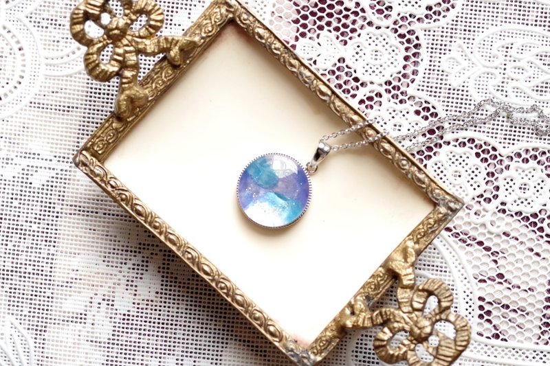 Resin Art Round Pendant - Beyond Altair - 項鍊 - 樹脂 藍色