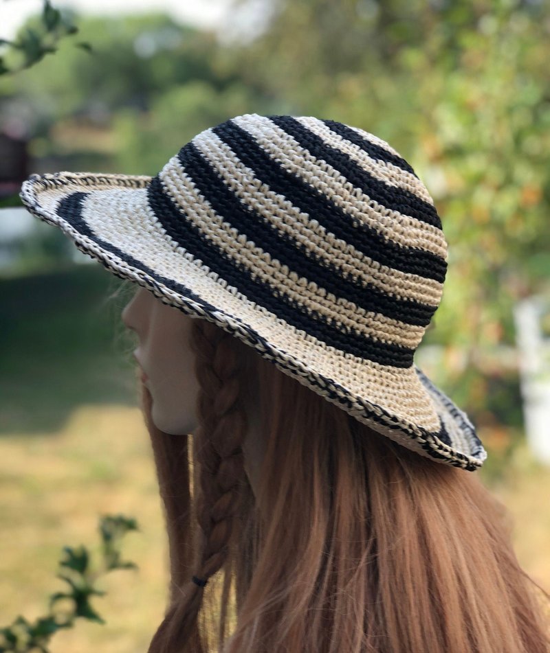 Hand-woven / beach hat / raffia straw hat  編織草帽 復古草帽 - Hats & Caps - Paper Multicolor