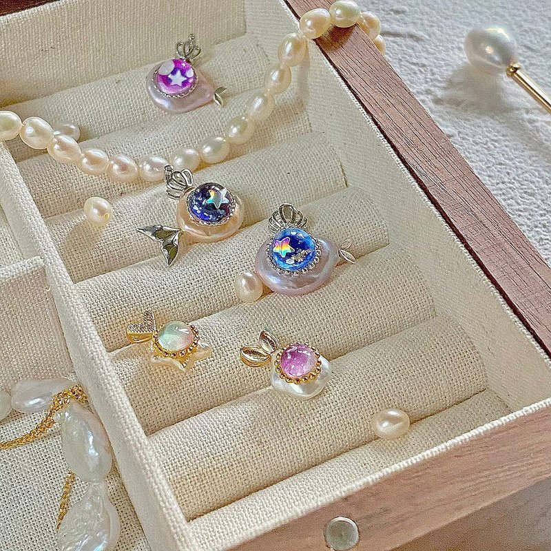 Amelia Jewelry丨Ocean Elf‧ Natural Baroque Pearl Pendant - Necklaces - Pearl White