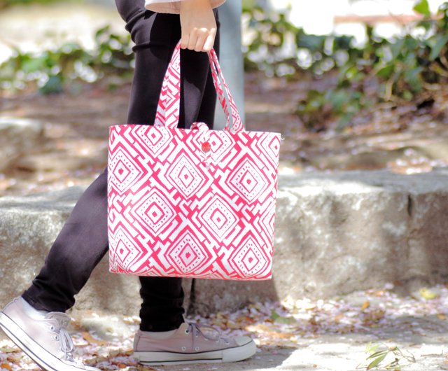 2way tote bag with geometric pattern with mini pouch - Shop