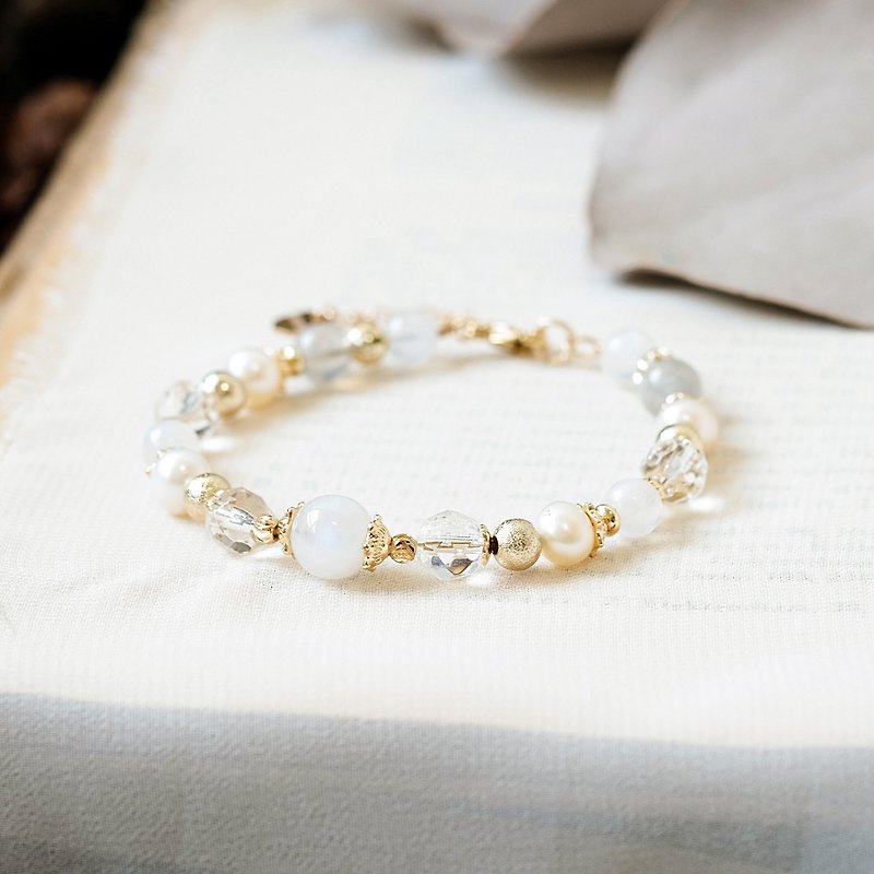 String series moonstone white crystal labradorite pearl bracelet ore crystal - สร้อยข้อมือ - เครื่องเพชรพลอย ขาว
