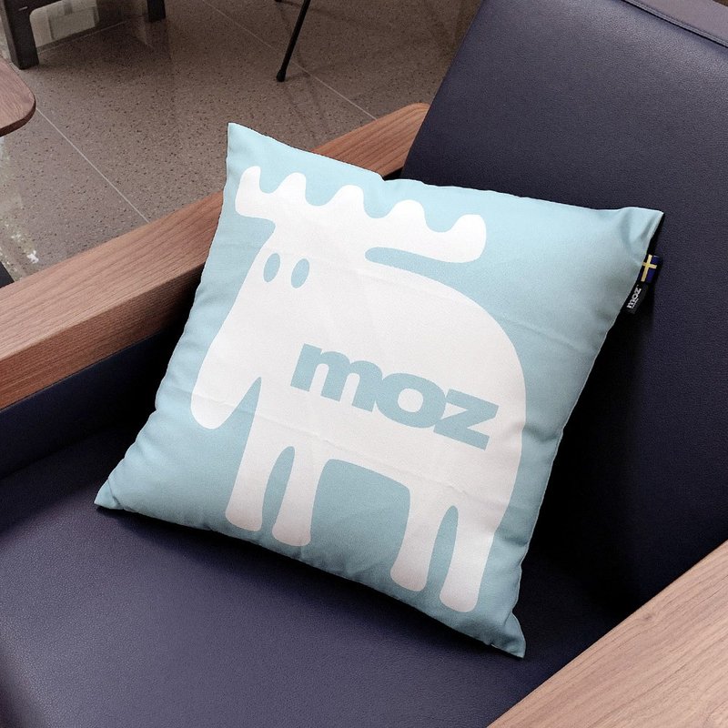 moz瑞典 北歐風雙面抱枕套(經典LOGO-天空藍)45cm - 枕頭/抱枕 - 聚酯纖維 藍色
