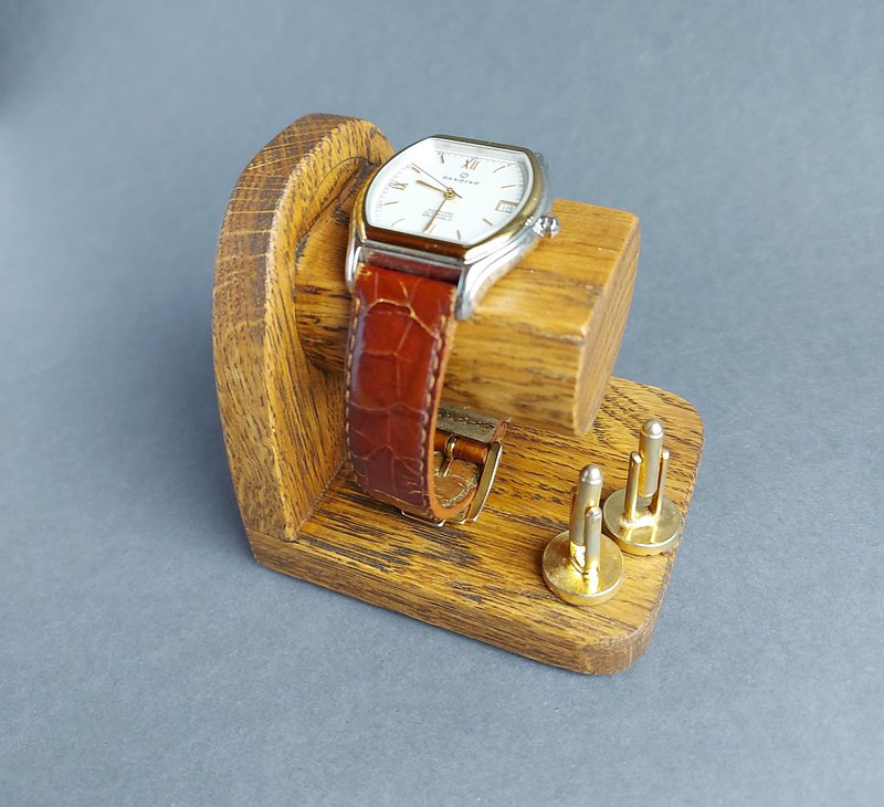 Wood single watch stand/display/holder for men, dad, boyfriend, husband/ - ของวางตกแต่ง - ไม้ สีนำ้ตาล