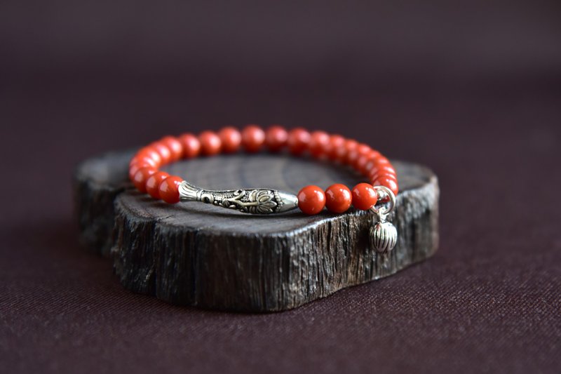 【Red Lotus】Natural southern red agate full of fleshy New Year gift classical meaning bracelet bracelet - สร้อยข้อมือ - หยก สีแดง