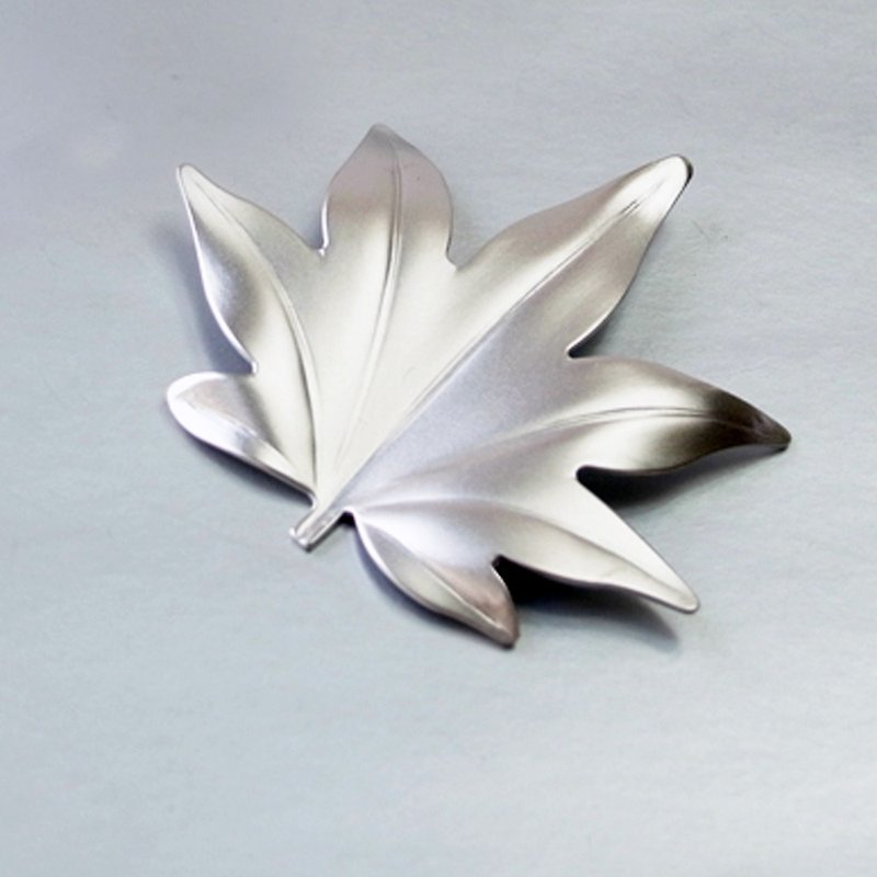 <Japan Shinko> Maple Leaf Chopstick Holder (Silver Leaf) - ตะเกียบ - สแตนเลส สีเงิน