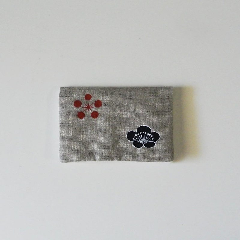 Business card holder plum family crest - ที่เก็บนามบัตร - ผ้าฝ้าย/ผ้าลินิน 