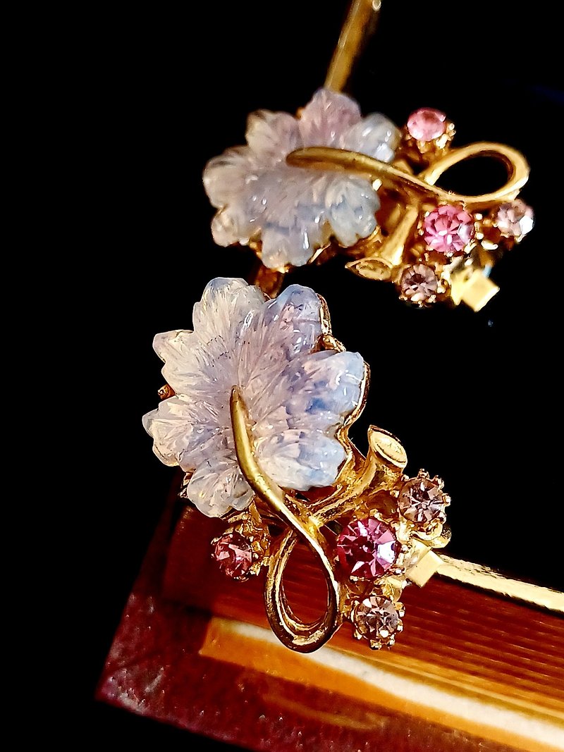 vintage jewelry Florenza antique pastel translucent Rhine clip-on earrings - ต่างหู - โลหะ 