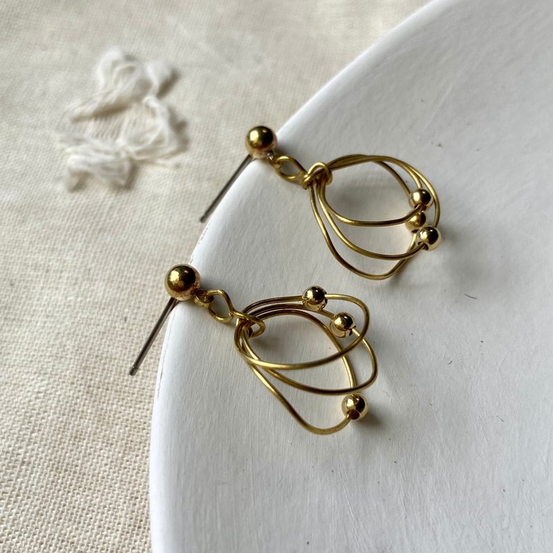 Laolin Groceries | Twisted Bronze Bead Earrings (Pin/Clip) - ต่างหู - โลหะ สีทอง