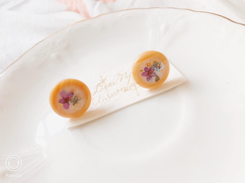 Small snack pressed flower earrings/wood biscuit - ต่างหู - ไม้ สีนำ้ตาล
