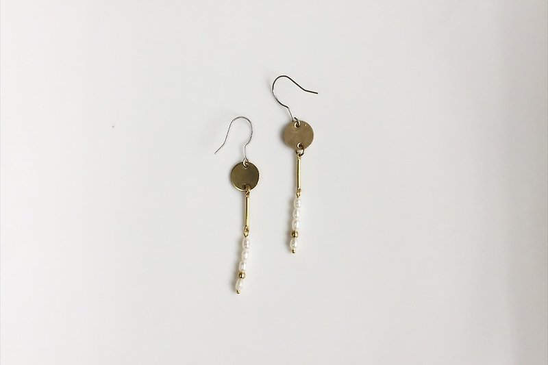 Morse's Secret Bronze Pearl Earrings - ต่างหู - โลหะ สีทอง
