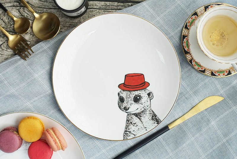 Desert Friends Series-Meerkat 20cm gold-rimmed bone china dinner plate - Plates & Trays - Porcelain Red