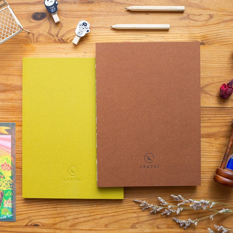 A5 classic grid lined notebook - สมุดบันทึก/สมุดปฏิทิน - กระดาษ หลากหลายสี