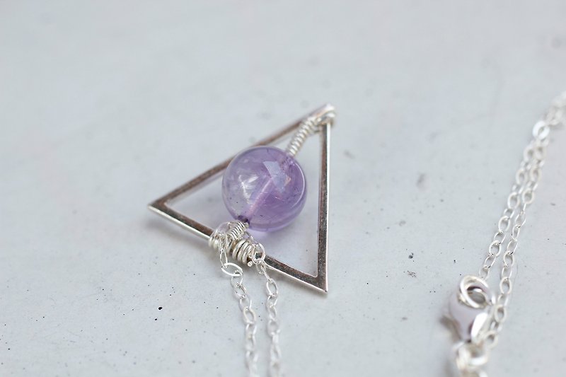 MYTH DELUXE: 三角幾何紫晶925純銀項鍊 附收納袋及英國拭銀布 - 項鍊 - 寶石 紫色