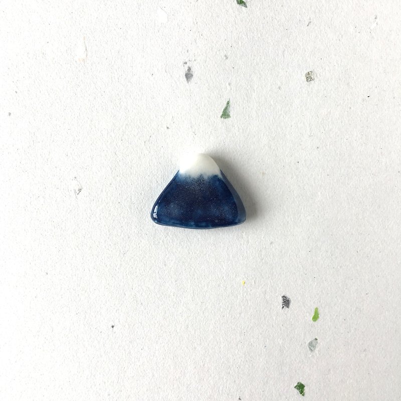 石下 / 深藍色 山 大自然系列 富士山 陶瓷扣針 胸針 別針 - 胸針/心口針 - 瓷 藍色