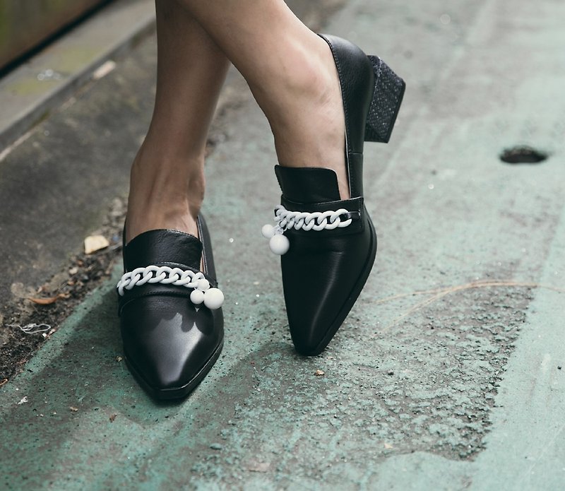 Small ball chain shape leather thick heel shoes black - รองเท้าอ็อกฟอร์ดผู้หญิง - หนังแท้ สีดำ