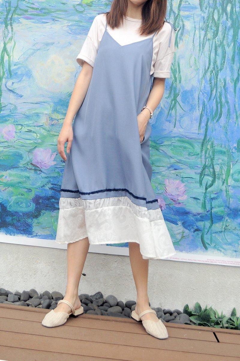 Aimee Dress 霧藍灰拼白色腰果花吊帶裙 - 洋裝/連身裙 - 其他人造纖維 藍色