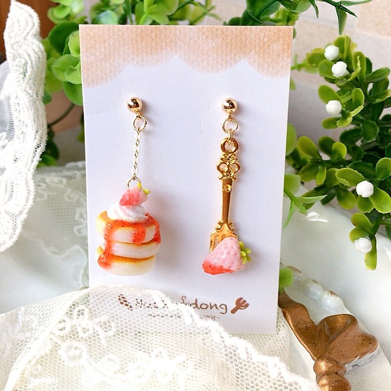 Original handmade sweet and cute strawberry muffin Silver earrings ear clip niche design gift - ต่างหู - วัสดุอื่นๆ 