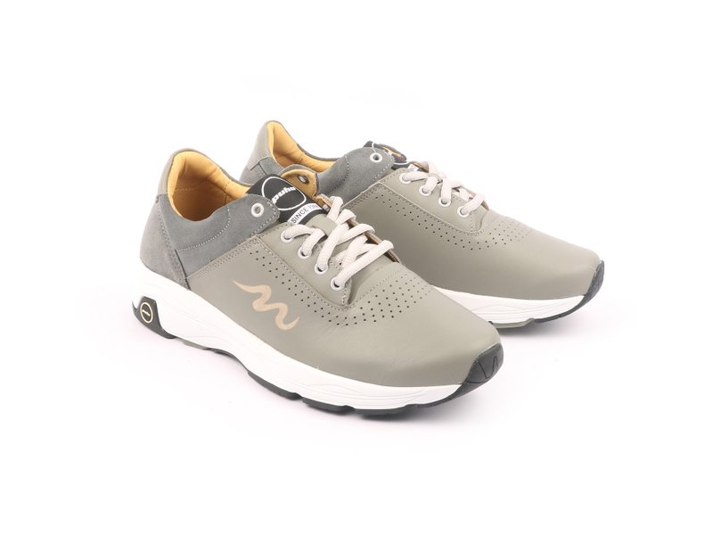 MIT [Cowhide Lightweight Casual Sneakers-Men's Grey] Sneakers Casual Shoes Genuine Leather High Support - รองเท้าวิ่งผู้ชาย - หนังแท้ สีเทา