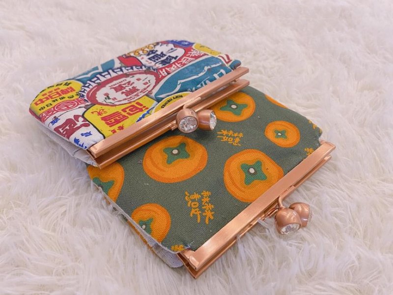 Handmade gold wallet with diamond buckle, gold coin purse for birthdays and Valentine's Day gifts can be made from fabrics - กระเป๋าใส่เหรียญ - ผ้าฝ้าย/ผ้าลินิน หลากหลายสี