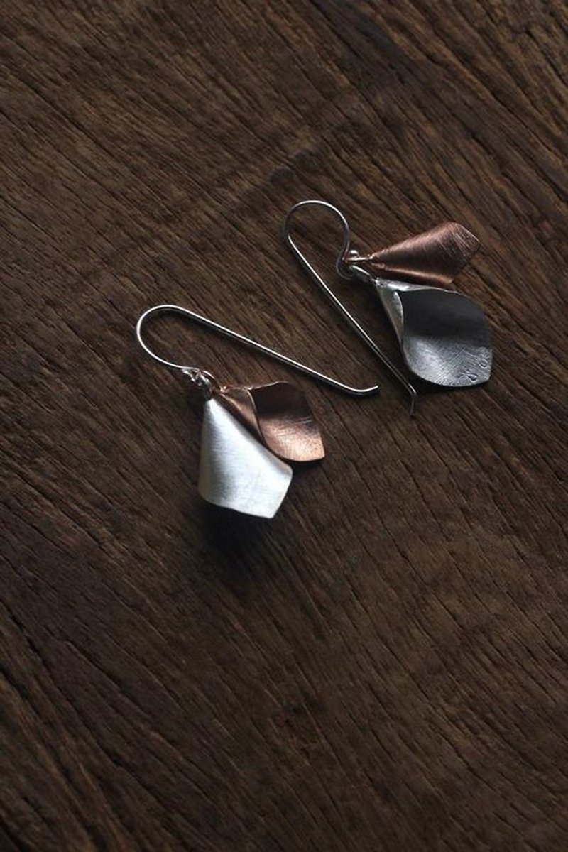 Calla lily flower handmade silver or mix rose gold earrings (E0185) - ต่างหู - เงิน สีเงิน