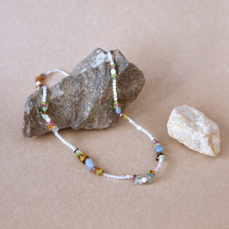 Handmade Moonstone Beads with multi gemstone Necklace, Birthstone for June - สร้อยคอ - เครื่องเพชรพลอย หลากหลายสี