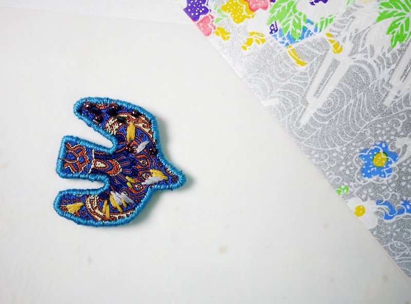 [] Moist air hand embroidery / handmade / pin brooch - เข็มกลัด - งานปัก 