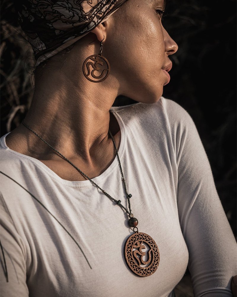 AUM Om Shanti Spiral Necklace - 項鍊 - 木頭 咖啡色