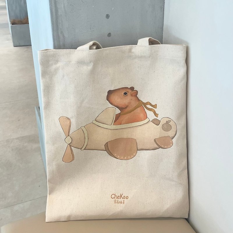 Extra large capacity canvas bag with inner bag and charm capybara for flying - กระเป๋าแมสเซนเจอร์ - วัสดุอื่นๆ ขาว