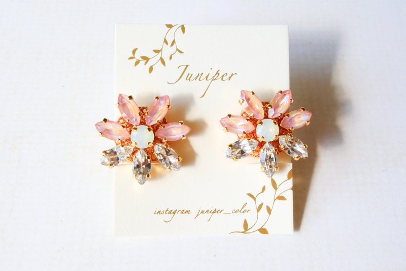 dusty pink flower Clip-On - Earrings & Clip-ons - Glass Pink