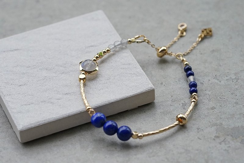 Follow - 14K gold-plated lapis lazuli/labradorite bracelet (beam chain design) - สร้อยข้อมือ - เครื่องประดับพลอย สีน้ำเงิน