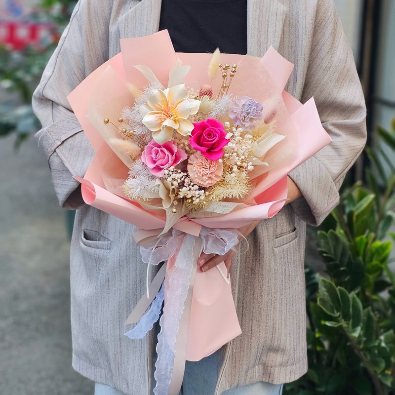 Sweetheart Preserved Rose Bouquet - In Stock - Ships Fast - Dried Flowers & Bouquets - Plants & Flowers Pink