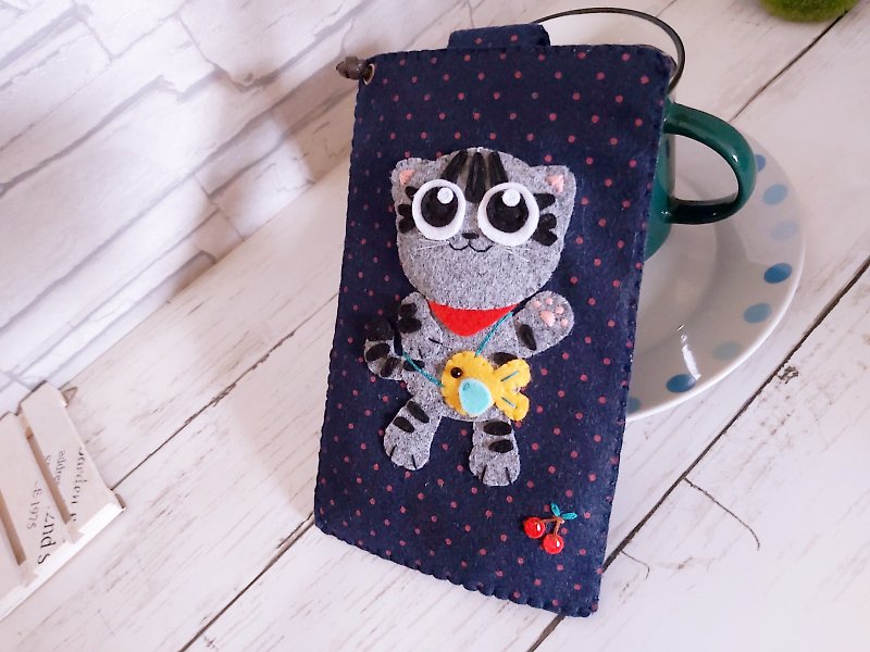 Non-woven embroidered cat fish bag mobile phone bag black background gray cat style 14×19cm - Other - Polyester Multicolor