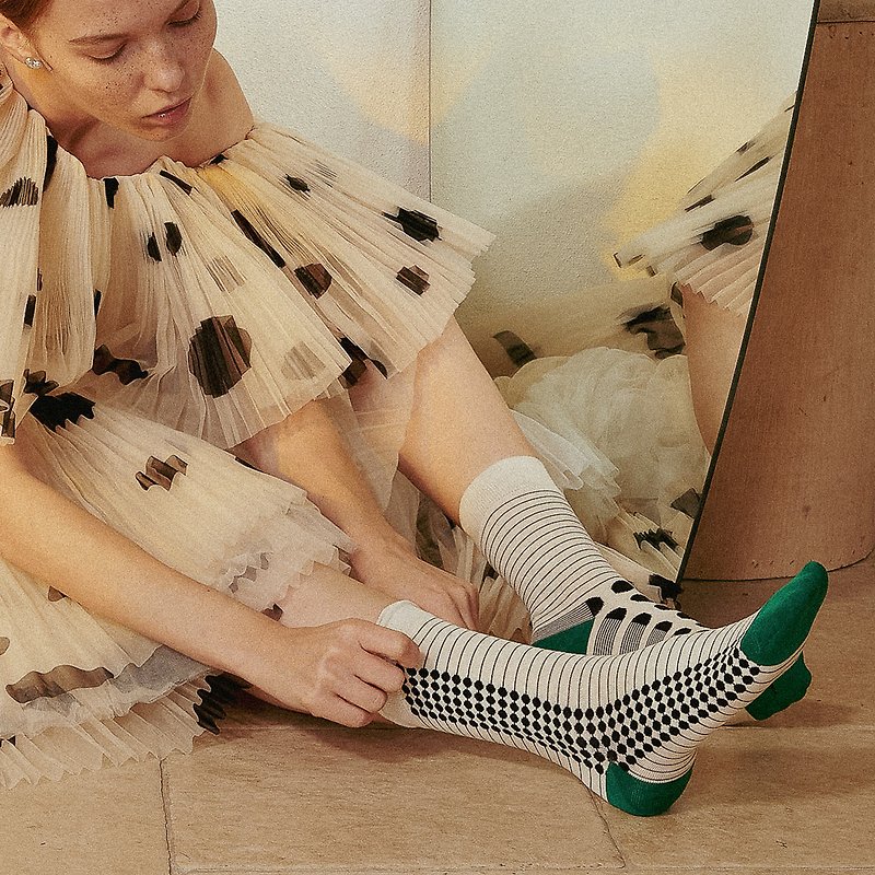 母親節 socks_green_dot  / asymmetry - ถุงเท้า - ผ้าฝ้าย/ผ้าลินิน สีเขียว