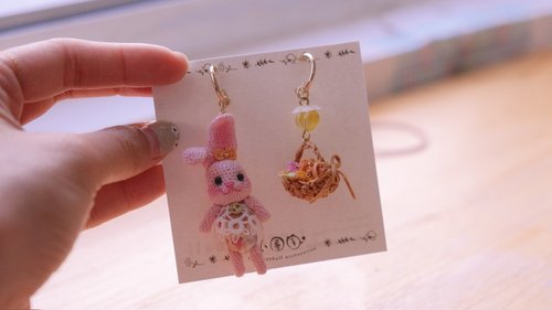 小團圓鈎針手作TinyfuzzballAccessories 鈎針編織 和紙線編小花籃 採花小兔耳環 橙系