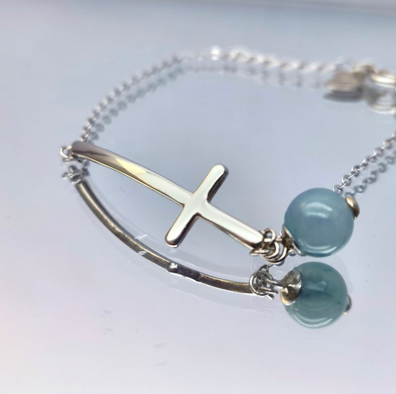 Silver Collection - Icy blue bead silver cross bracelace - สร้อยข้อมือ - หยก 