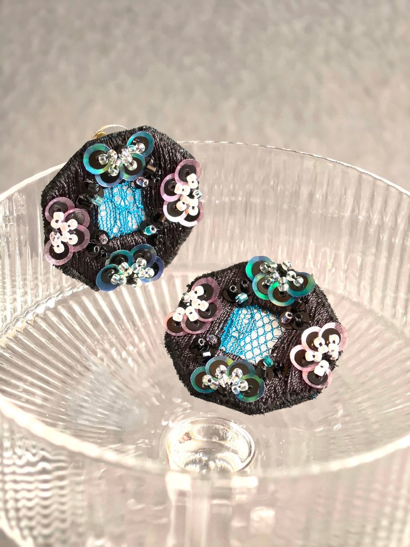 八角仿螺鈿法式刺繡耳釘 | 原創設計 - 耳環/耳夾/耳骨夾 - 繡線 黑色