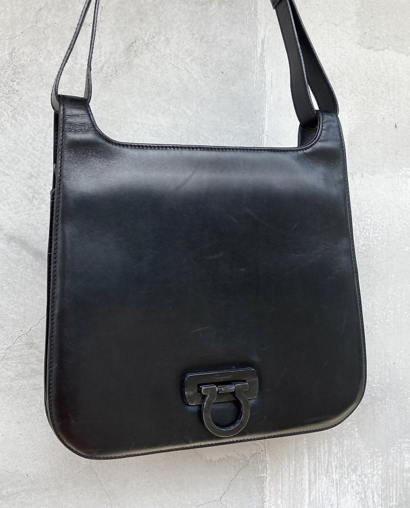 售出Salvatore Ferragamo 黑 經典 大理石紋 馬蹄扣 古董包 - 側背包/斜背包 - 真皮 黑色