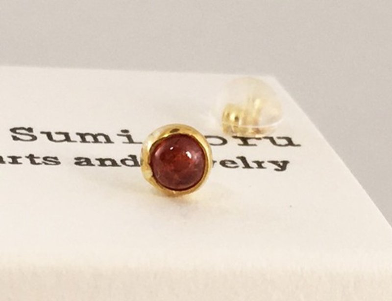 K24 Pure Gold+Red Spinel Stud◆K24純金のワインレッドスピネルスタッドピアス　片方のみ - 耳環/耳夾 - 其他金屬 