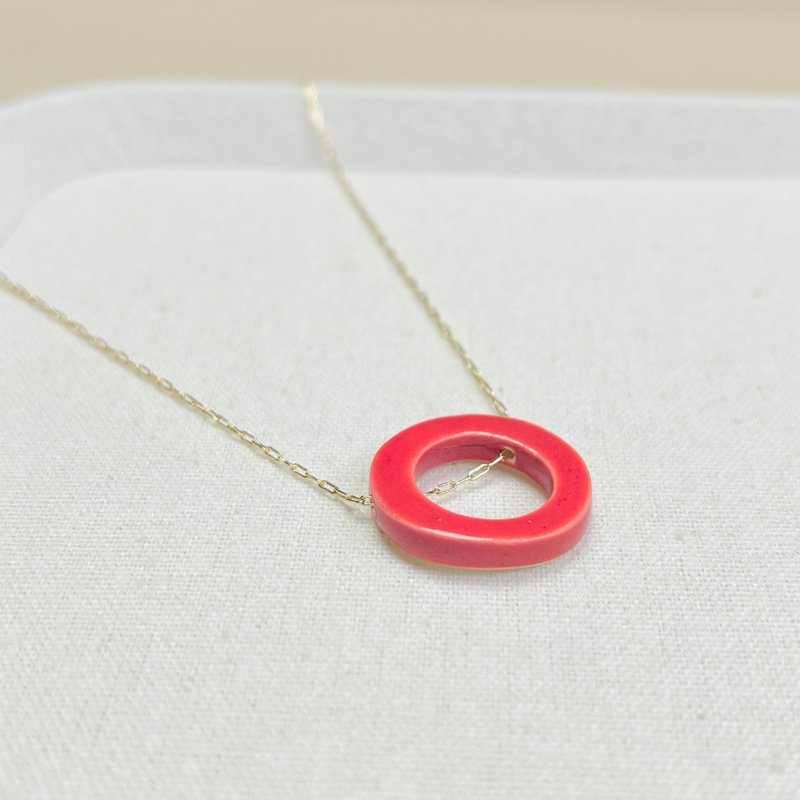 Urban Chic 都會系列  陶瓷項鏈  Coral Pulse 珊瑚紅 - 項鍊 - 瓷 紅色
