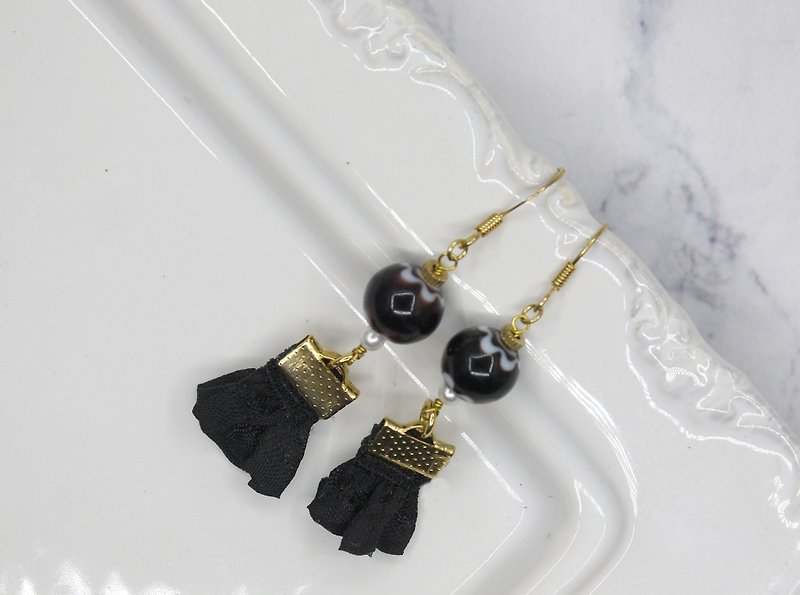 Black Satin Handmade Glass Earrings - ต่างหู - แก้ว สีดำ