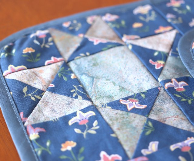 marimekko  テキスタイルパッチワークのランチョンマット　2枚組 marimekko テキスタイルパッチワークのランチョンマット 2枚組